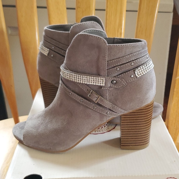 SO heeled open toed booties - Picture 2 of 8